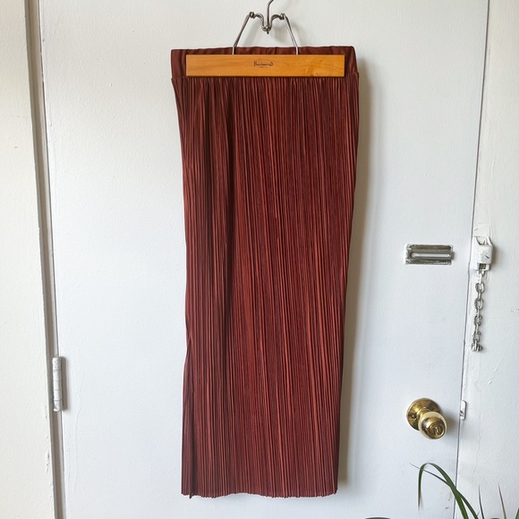 Pleated Midi Skirt - Picture 3 of 9